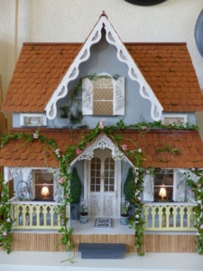 DIY, Victorian, dollhouse, decorate, woodwork, craftwork, crafting